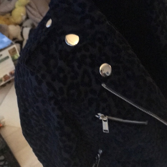 Velvet leopard print detailed moto jacket - Picture 3 of 5